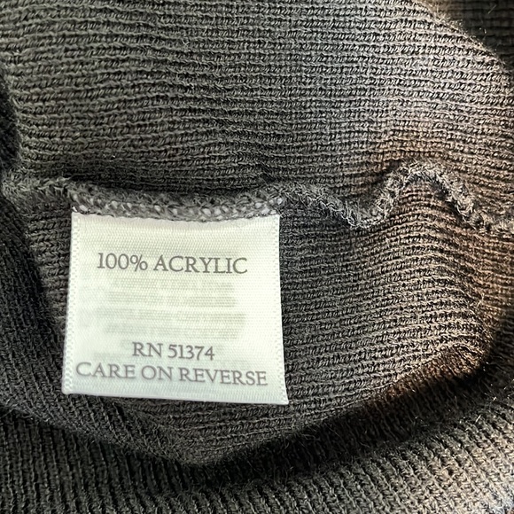 DESIGN COLLECTIVE Black size Medium V-Neck acrylic sweater - Picture 8 of 9